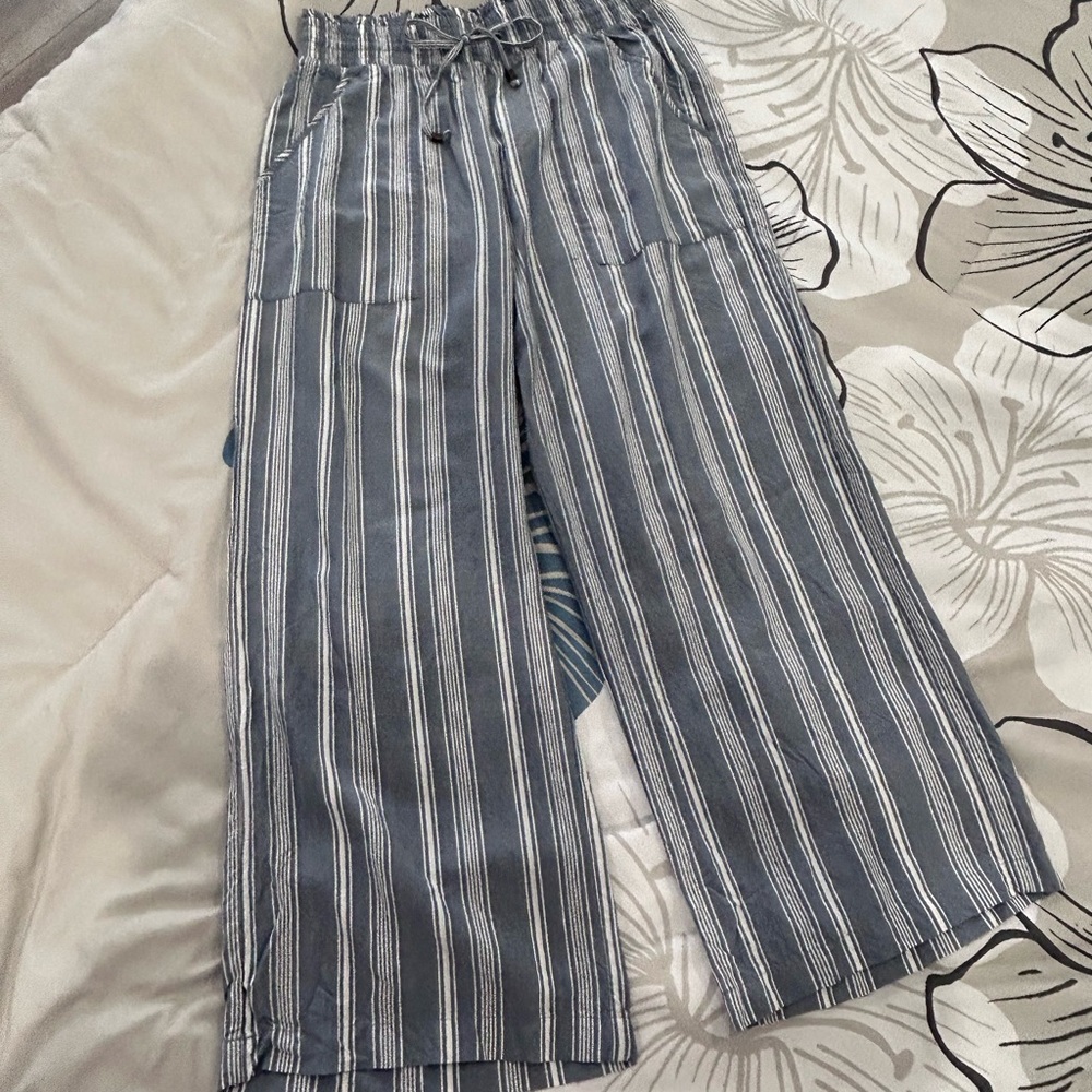 💥PRICE⬇️ 
ABERCROMBIE & FITCH • Blue & White Stripe Wide leg Pants • sz Small - Picture 2 of 11